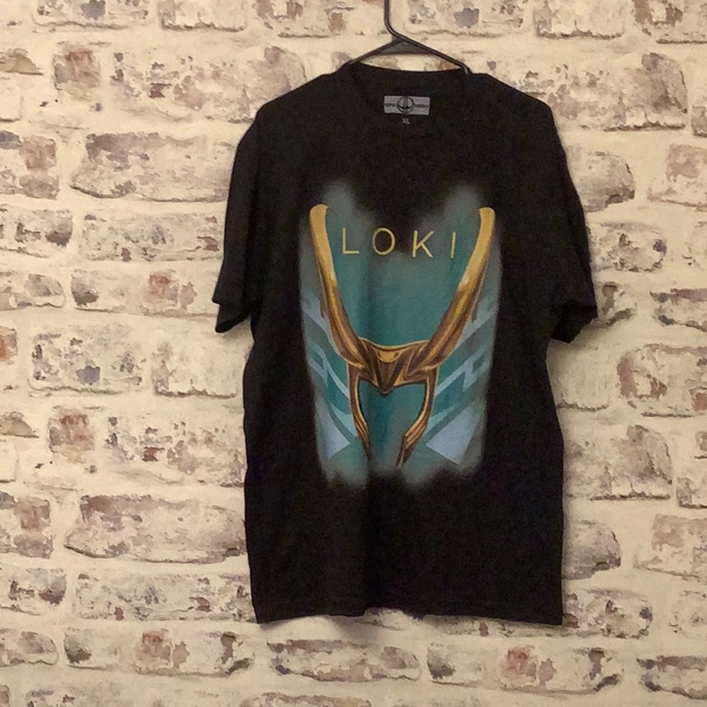 Loki T-shirt by epic hero size XL